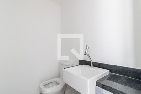 Banheiro Social de kitnet/studio para alugar com 1 quarto, 22m² em Indianópolis, São Paulo