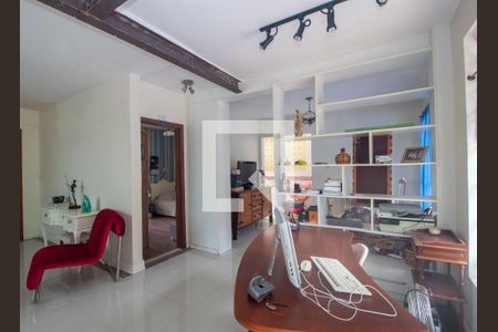 Sala de casa à venda com 3 quartos, 200m² em Santa Tereza, Porto Alegre