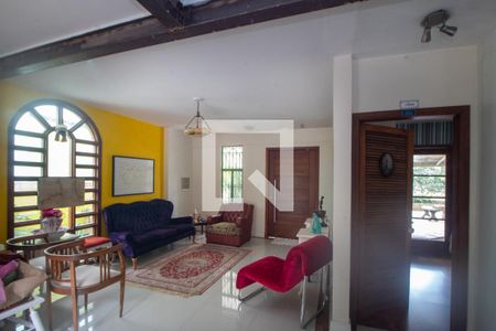 Sala de casa à venda com 3 quartos, 200m² em Santa Tereza, Porto Alegre