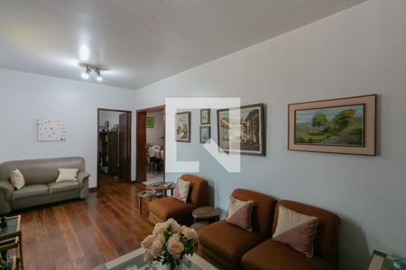 Casa para alugar com 4 quartos, 360m² em Floramar, Belo Horizonte