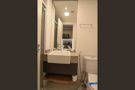 Banheiro de kitnet/studio para alugar com 1 quarto, 22m² em Jardim das Acacias, São Paulo