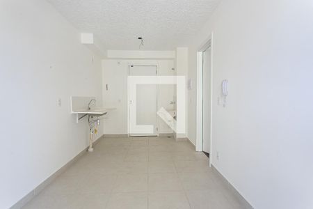 Sala/Cozinha de apartamento para alugar com 1 quarto, 27m² em Guaiauna, São Paulo