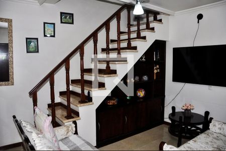 Escada de casa para alugar com 3 quartos, 235m² em Vila Pirituba, São Paulo