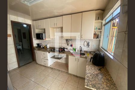 Casa à venda com 3 quartos, 360m² em Copacabana, Belo Horizonte