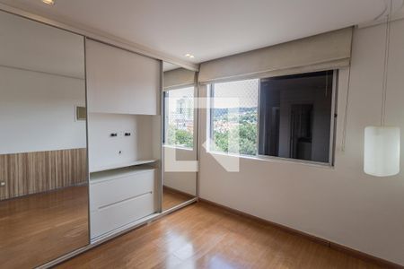 Apartamento à venda com 3 quartos, 217m² em Pompéia, Belo Horizonte