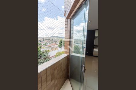 Apartamento à venda com 3 quartos, 217m² em Pompéia, Belo Horizonte