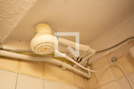 Banheiro de casa para alugar com 1 quarto, 40m² em Vila Serralheiro, São Paulo