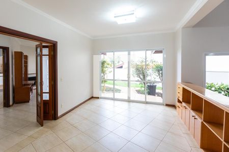 Sala de casa de condomínio para alugar com 5 quartos, 710m² em Residencial Barão do Café, Campinas