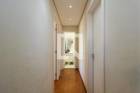 Corredor de apartamento à venda com 3 quartos, 80m² em Chácara Agrindus, Taboão da Serra