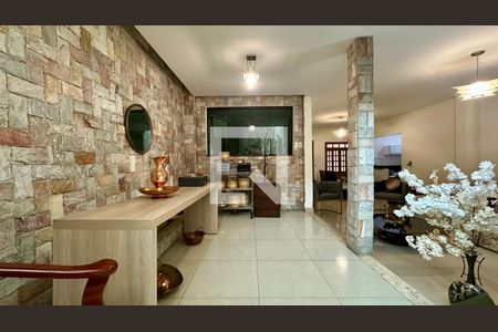 Sala de casa à venda com 4 quartos, 446m² em Carlos Prates, Belo Horizonte