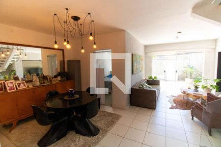 Sala de casa à venda com 4 quartos, 220m² em Engenho do Mato, Niterói