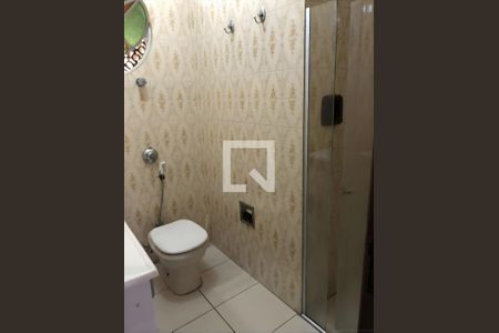 Banheiro de apartamento à venda com 3 quartos, 76m² em Carlos Prates, Belo Horizonte