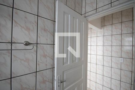 Banheiro de casa para alugar com 2 quartos, 55m² em Vila Sabrina, São Paulo