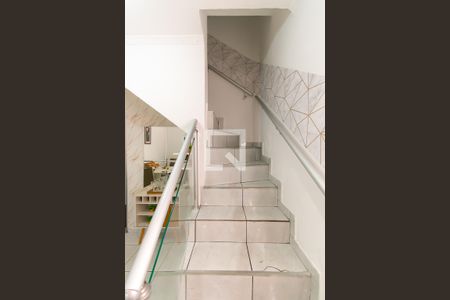 Escada de casa à venda com 5 quartos, 200m² em Conj. Promorar Sapopemba, São Paulo