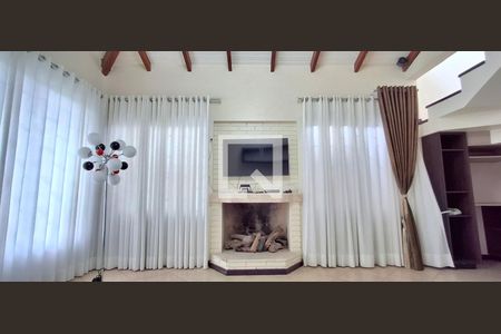 Sala de casa para alugar com 4 quartos, 290m² em Campeche Central, Florianópolis