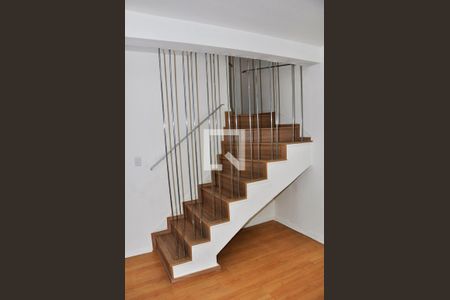 Escada de casa à venda com 3 quartos, 133m² em Vila Cruz das Almas, São Paulo