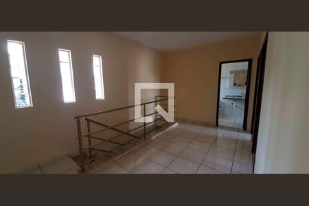 Hall de casa à venda com 3 quartos, 130m² em Jardim das Flores, Osasco