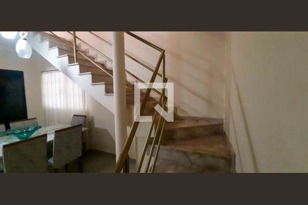 Escada de casa à venda com 3 quartos, 130m² em Jardim das Flores, Osasco