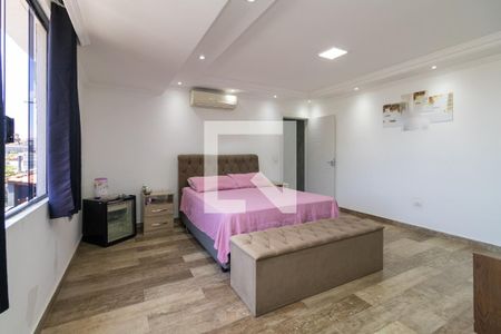 Suíte 1 de casa à venda com 3 quartos, 400m² em Parque dos Bancarios, São Paulo