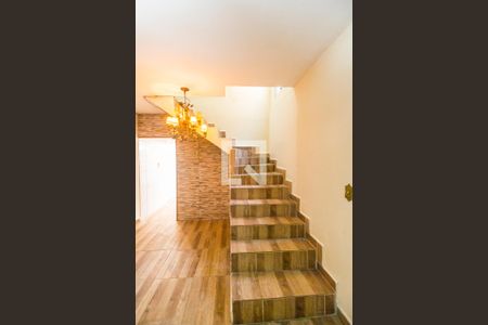 Escada de casa para alugar com 2 quartos, 100m² em Vila da Oportunidade, Carapicuíba