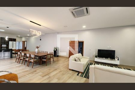 Sala de casa para alugar com 3 quartos, 600m² em Medeiros, Jundiaí