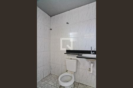 Banheiro de casa para alugar com 1 quarto, 60m² em Parque Maria Domitila, São Paulo