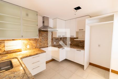 Cozinha de casa de condomínio para alugar com 4 quartos, 400m² em Jardim Isabel, Porto Alegre