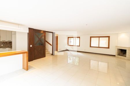 Sala de casa de condomínio para alugar com 4 quartos, 400m² em Jardim Isabel, Porto Alegre