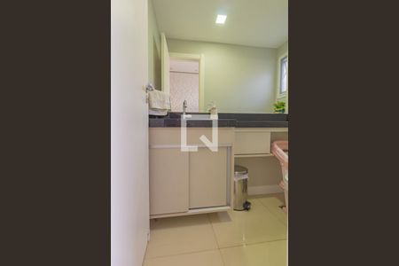 Lavabo de casa de condomínio à venda com 3 quartos, 160m² em Centro, Canoas