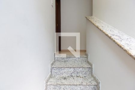 Escada de casa à venda com 2 quartos, 100m² em Parque Sonia, São Paulo