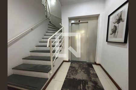Hall de apartamento para alugar com 3 quartos, 128m² em Chácara das Pedras, Porto Alegre