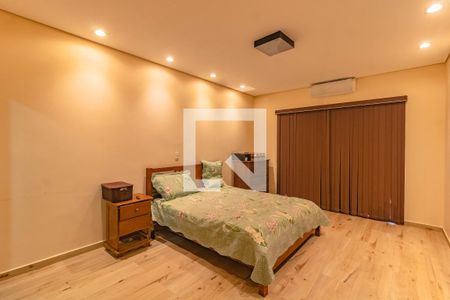 Casa à venda com 4 quartos, 449m² em Cidade Vargas, São Paulo