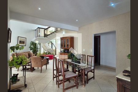 Casa de Condomínio para alugar com 4 quartos, 400m² em Vargem Pequena, Rio de Janeiro