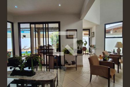 Casa de Condomínio para alugar com 4 quartos, 400m² em Vargem Pequena, Rio de Janeiro