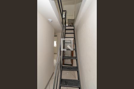 Escadas de apartamento para alugar com 1 quarto, 55m² em Jardim Denadai (nova Veneza), Sumaré