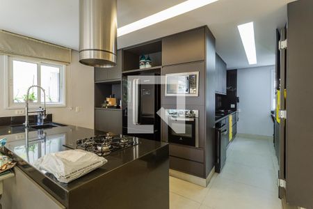 Cozinha de casa de condomínio à venda com 3 quartos, 300m² em Indianópolis, São Paulo