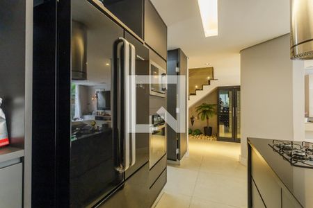 Cozinha de casa de condomínio à venda com 3 quartos, 300m² em Indianópolis, São Paulo