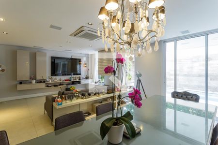 Sala de casa de condomínio à venda com 3 quartos, 300m² em Indianópolis, São Paulo