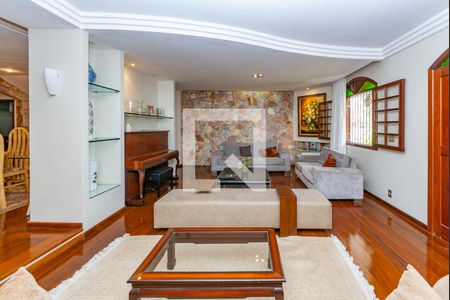 Sala 1 de casa para alugar com 6 quartos, 380m² em Grajaú, Belo Horizonte