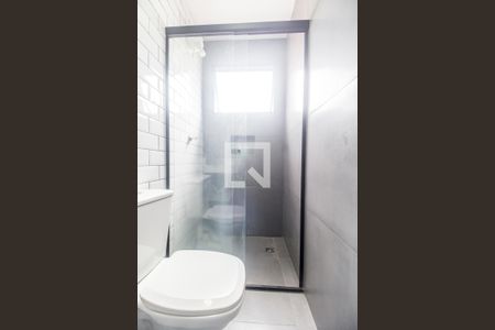 Banheiro de kitnet/studio para alugar com 1 quarto, 25m² em Jardim das Belezas, Carapicuíba