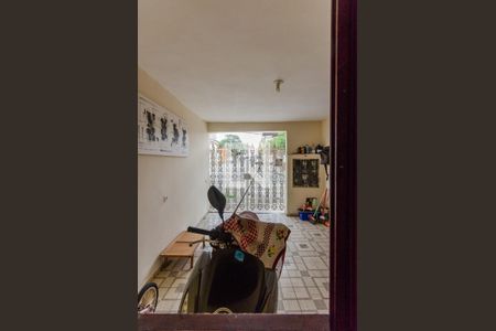 Sala - Janela de casa para alugar com 2 quartos, 70m² em Jardim Almanara, São Paulo