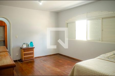 Casa para alugar com 5 quartos, 550m² em Jardim Goiás, Goiânia