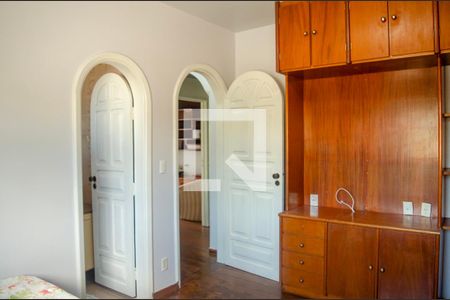 Casa para alugar com 5 quartos, 550m² em Jardim Goiás, Goiânia