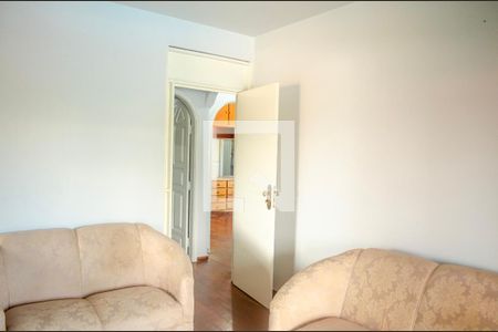 Casa para alugar com 5 quartos, 550m² em Jardim Goiás, Goiânia