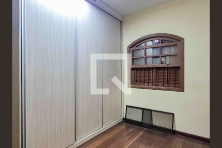 Quarto 1 de casa de condomínio para alugar com 5 quartos, 197m² em Vila Pirajussara, São Paulo