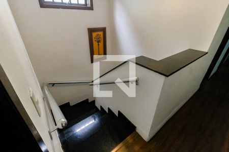 Escada acesso quartos de casa à venda com 4 quartos, 155m² em Jardim das Palmas, São Paulo