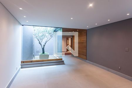 Hall de entrada de casa de condomínio à venda com 3 quartos, 553m² em Estância Serrana, Nova Lima