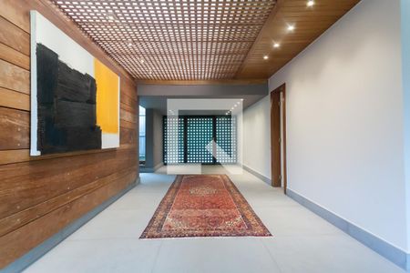 Hall de entrada de casa de condomínio à venda com 3 quartos, 553m² em Estância Serrana, Nova Lima