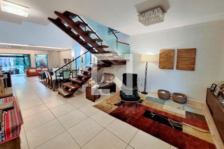 Sala de casa de condomínio à venda com 3 quartos, 300m² em Maria Paula, Niterói