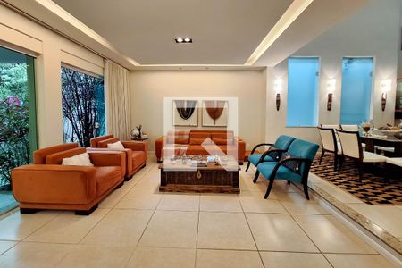 Sala de casa de condomínio à venda com 3 quartos, 300m² em Maria Paula, Niterói